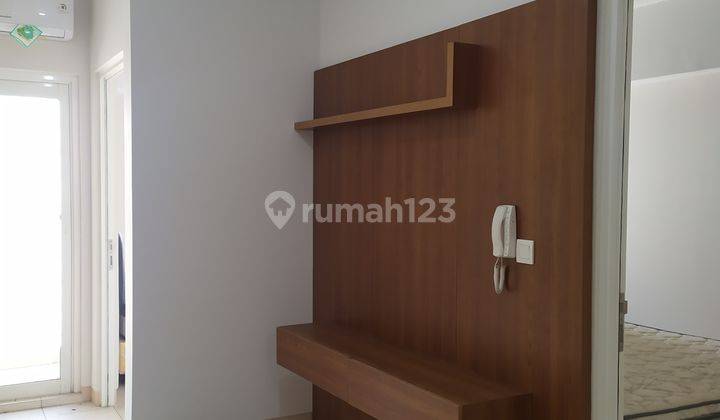 Apik Menarik 2 Br Semi Furnished View Pool The Springlake 1