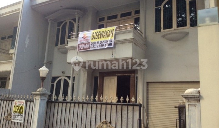 Rumah 2 Lantai di Perumahan Taman Kebon Jeruk Intercon - Jakarta Barat Rumah 2 Lantai di Perumahan Taman Kebon Jeruk Intercon - Jakarta Barat