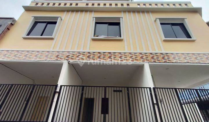 Rumah Cengkareng Baru Sisa 1 Unit Posisi Tengah  1