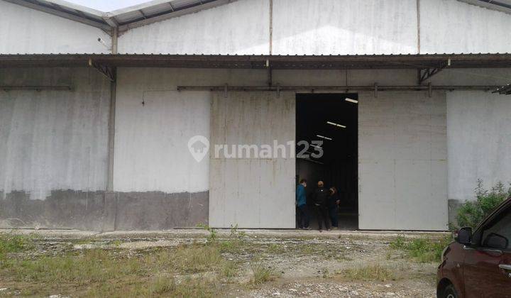 Disewakan Gudang Salembaran Besar Cocok Untuk Produski Butuh Sedikit Perbaikan  2