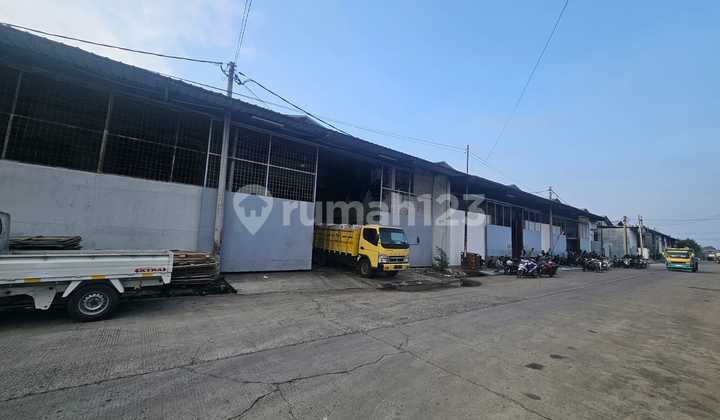 Warehouse 99, 5 Adjoining Units for Sale Including Business in Salembaran, 5 Minutes to Ketol Location.