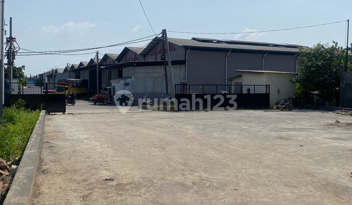 Warehouse Suitable for Online Parking Very Spacious for Cars and Containers