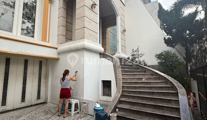 Rumah Palem Lestari Mediterania Blok Favorite Depan Taman Bu