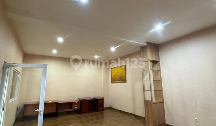 Cengkareng Warehouse Suitable for Online and Expedition Access with 20 Feet Congestion