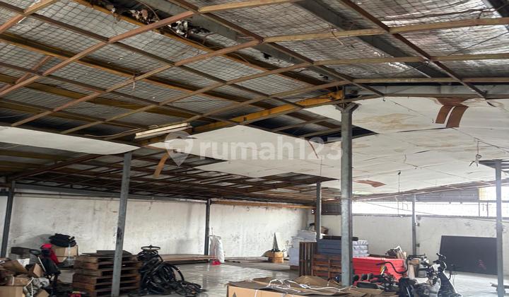 Cengkareng Warehouse Suitable for Online and Expedition Access with 20 Feet Congestion
