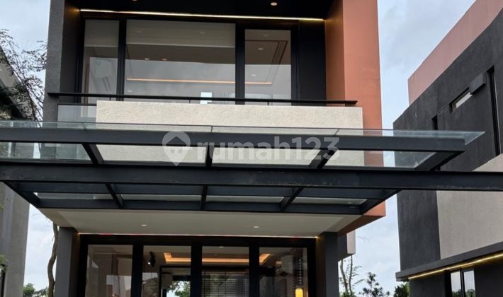 Rumah 3 Lantai Fasad Modern Minimalis di Tangerang.