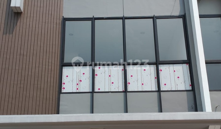 3-Floor Ruko Ready to Use at Affordable Price in Tangerang 3-Floor Ruko Ready to Use at Affordable Price in Tangerang