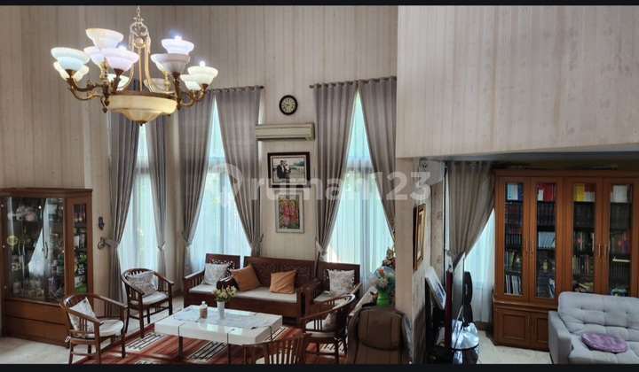 Rumah Klasik Modern Siap Huni Strategis Cluster Elite Privat Di Lippo Karawaci Tangerang. 2