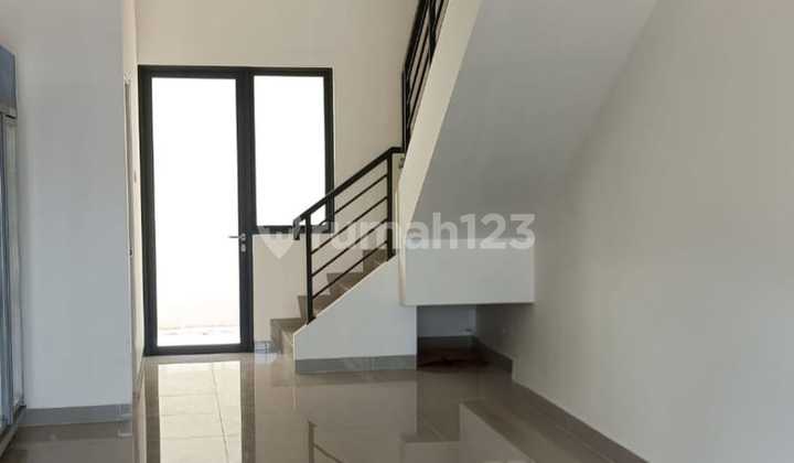 2-Story Shop House Special Price in Tangerang. 2-Story Shop House Special Price in Tangerang.