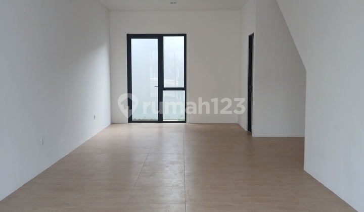 3-STORY NEW AND BEAUTIFUL READY-TO-USE SHOPHOUSE IN TANGERANG. 3-STORY NEW AND BEAUTIFUL READY-TO-USE SHOPHOUSE IN TANGERANG.