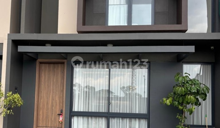 Dream 2-Storey House Strategically Located Near Toll Access