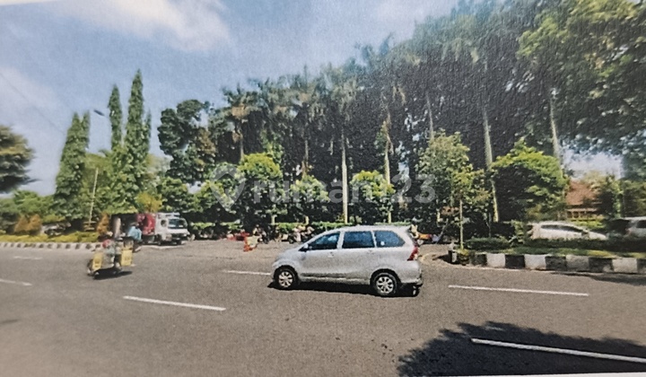 Land and Building in Jember City with HGB, Requires Minimal Renovation