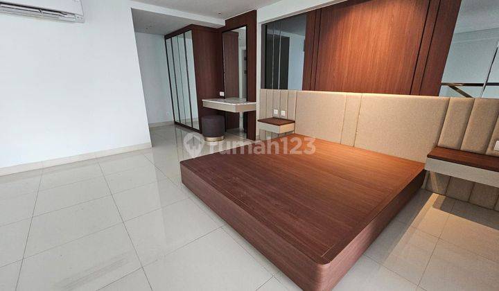 Apartemen Ciputra World Surabaya Semi Furnished jual cepat  1