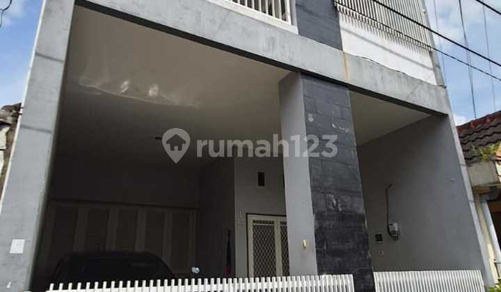 Dijual Rumah Bagus Modern Minimalis Lokasi Tengah Kota Surabaya  1