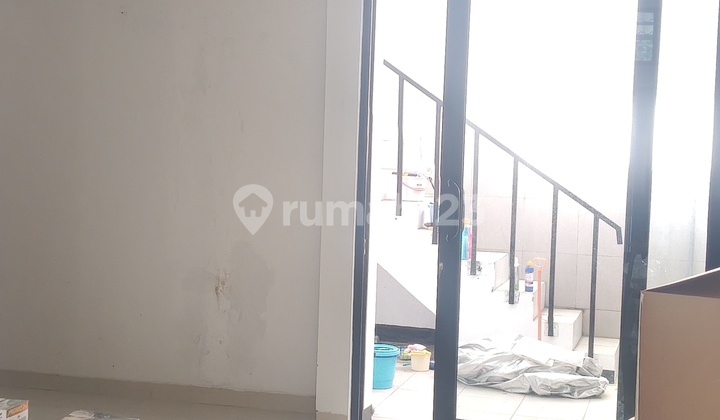 For Rent: Strategic Rungkut Shop House Facing Main Road 2