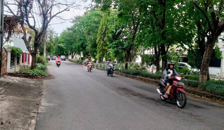 Ruang-usaha Strategis Dekat Kampus Upn Merr 2