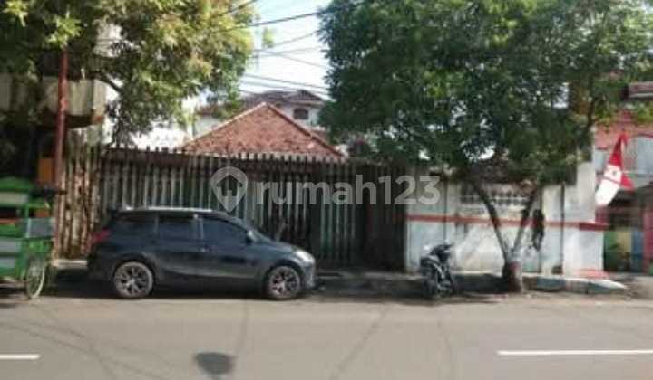 Disewakan Rumah Usaha Strategis Depan Kantor Bank  1