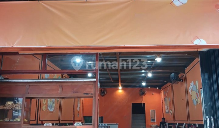 Strategic 2-Story Shop House for Rent in Front of Batu Square Strategic 2-Story Shop House for Rent in Front of Batu Square