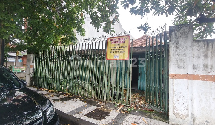 Rumah Usaha Raya Cokroaminoto Kota Mojokerto Hadap Jalan Raya