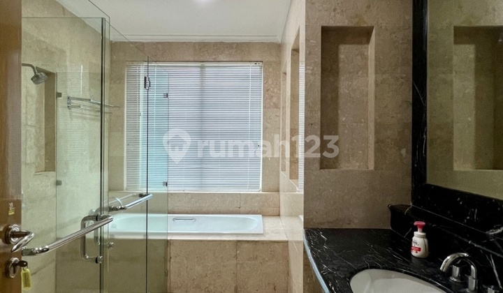 DISEWAKAN unit Apartemen Senayan Residence 3+1BR 2