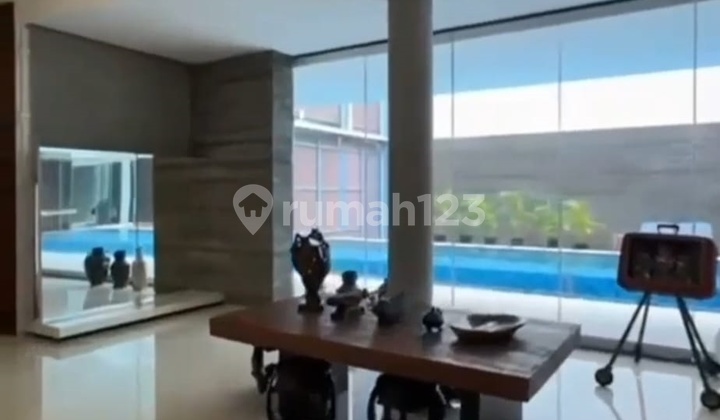 For Sale House in Kebayoran Baru Area 4+1 Bedrooms 1