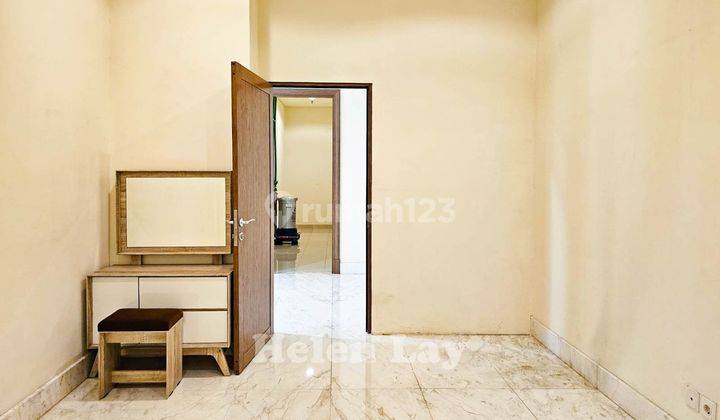 Botanica Apartemen Town House 3+1BR, Dijual Town House 2