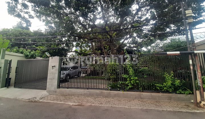 Rumah Luas Siap Huni Hoek 3 Lantai Dekat Cilandak Dan Akses Toll 