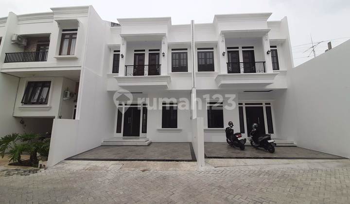Rumah Hoek Cluster 3 Lantai Ready Daerah Pejaten Dekat Ampera 