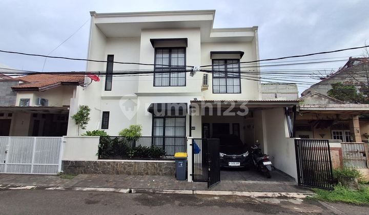 Rumah Bagus Siap Huni Dalam Kompleks Pejaten Barat 5 Kamar Tidur 6 KM Rumah Bagus Siap Huni Dalam Kompleks Pejaten Barat 5 Kamar Tidur 6 KM