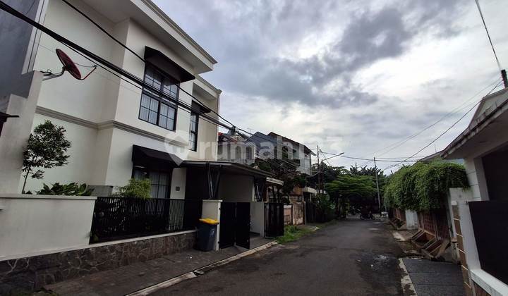 Nice House Ready to Live In Pejaten Barat Complex 5 Bedrooms 6 Bathrooms 2