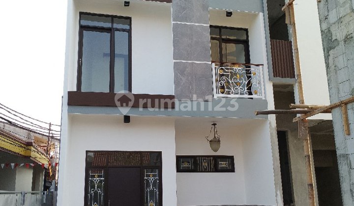 Sharia 2-Story Strategic House in Matraman, East Jakarta 1