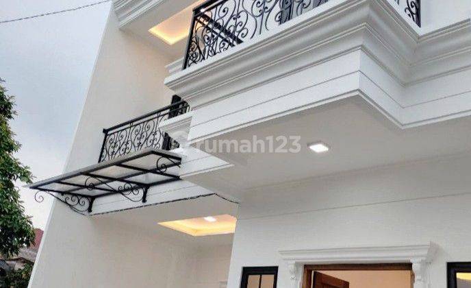 Rumah Classic Modern dekat Stasiun Lenteng Agung 1