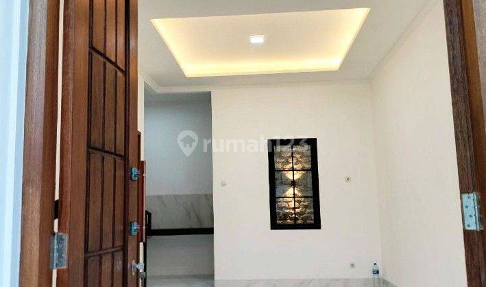 Rumah Classic Modern dekat Stasiun Lenteng Agung 2