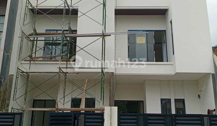 New Minimalist House in the City Center Near RSUD Soetomo