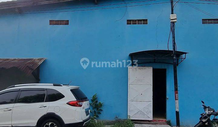 Kantor dan Gudang Ikan Lumba-Lumba Perak Strategis dua akses Tol 1