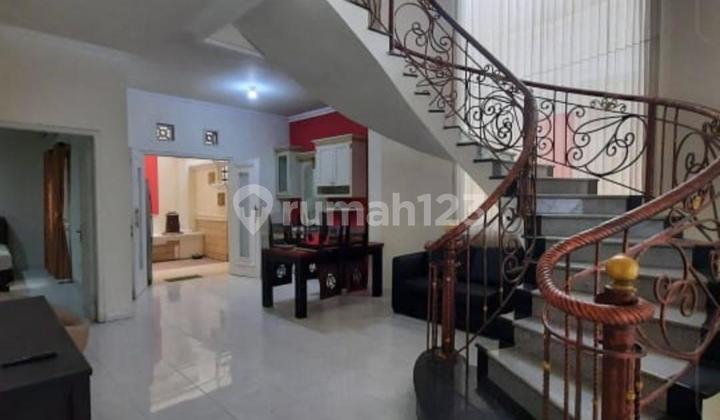 Affordable Classic Well-Maintained House Near University of Surabaya, Transmart, Airport Access 2