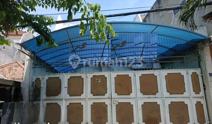 Middle City House Surabaya Densely Populated Commercial Area 1