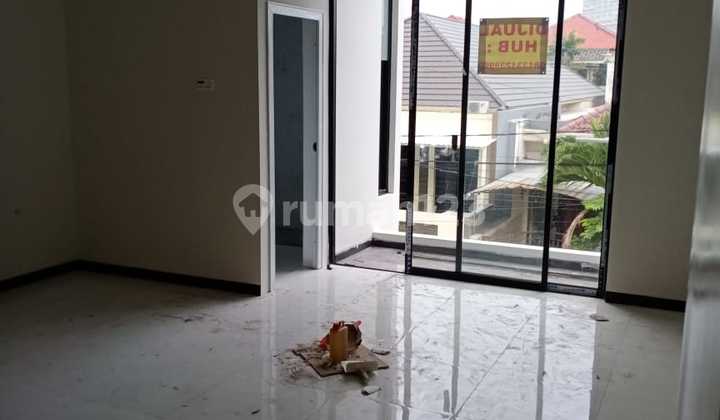 New Minimalist House in the City Center Near RSUD Soetomo 2