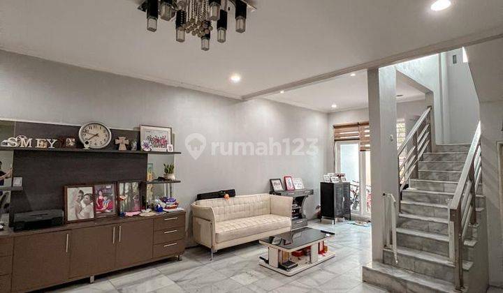 Rumah 2 Lantai di Intercon Blok U, Jakarta Barat 4