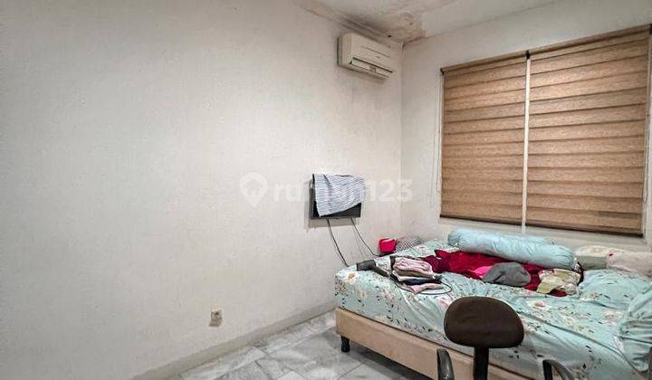 Rumah 2 Lantai di Intercon Blok U, Jakarta Barat 10