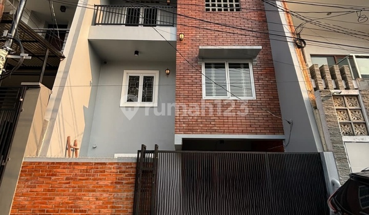 Dijual Rumah Tanjung Duren Selatan Modern Industrial
