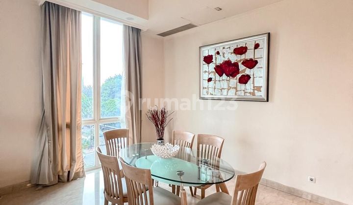 ruang makan apt sudirman residence penthouse tulip