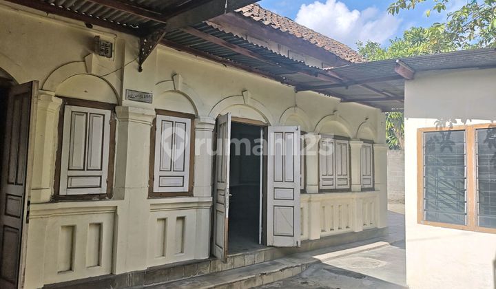 Classic House by the Main Road, 190 Meters from Tugu Station Jogja Classic House by the Main Road, 190 Meters from Tugu Station Jogja