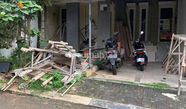 lh, Dijual rumah standar butuh renov di Legenda Wisata  1