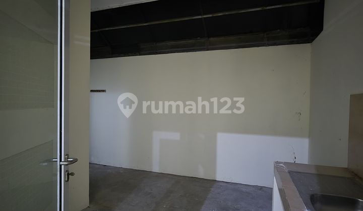 Quick sale cheap ready-to-occupy house in Cibubur tourist city. 2