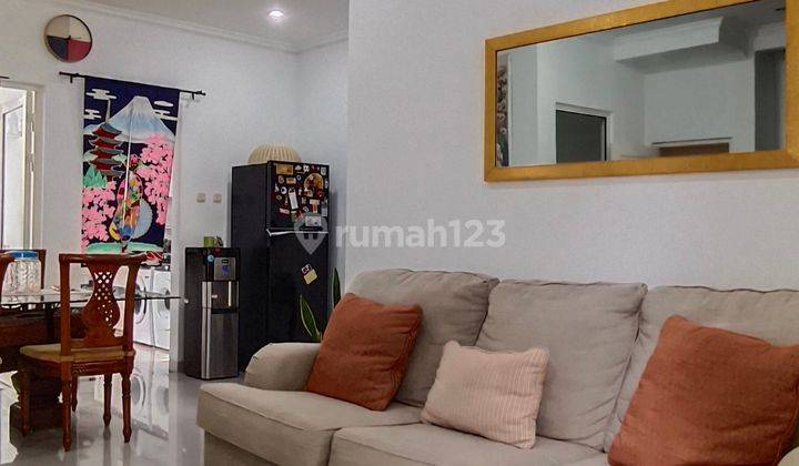 Dijual Murah rumah cantik 2lantai kota wisata 2m-an  2