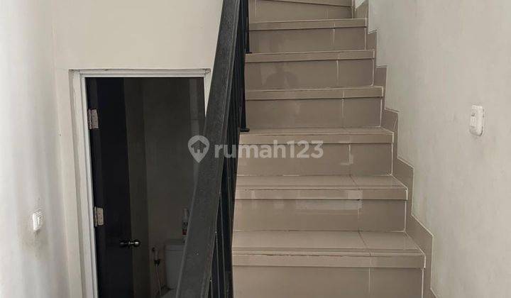 Lh. Dijual Cepat Rumah Metland Transyogi Siap Huni 2lantai  2