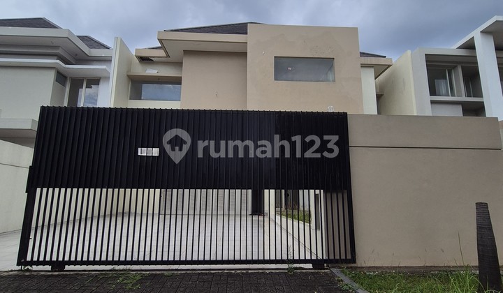 Dijual Cepat Rumah Mewah Kota Wisata Siap huni 2 lantai Rapih 