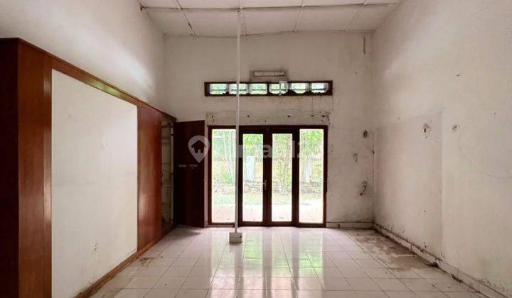 Dijual Rumah Lama Hitung Tanah Dekat Taman Proklamasi 2