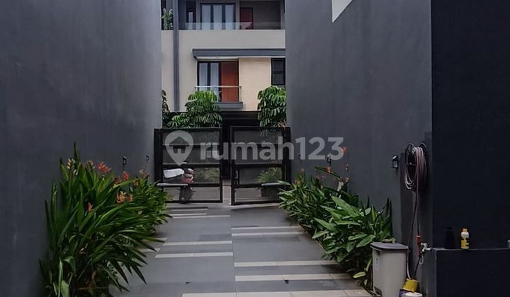 Auctioned 3-Story Luxury House at Low Price 2